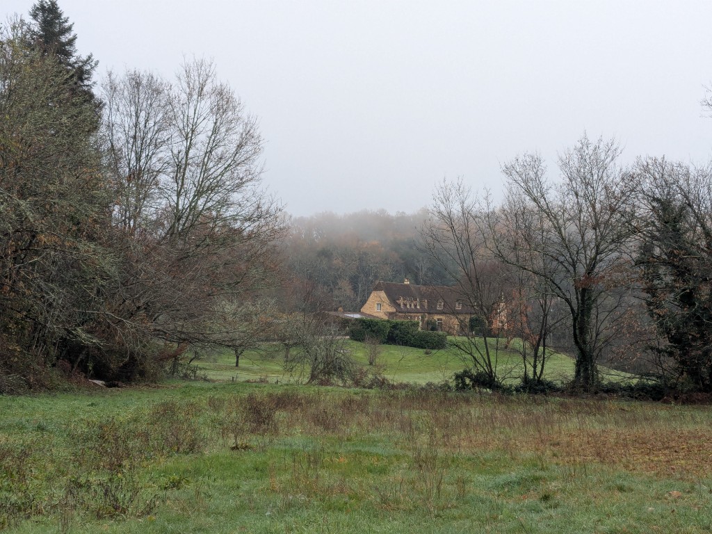Vue lointaine du domaine La Cordalie